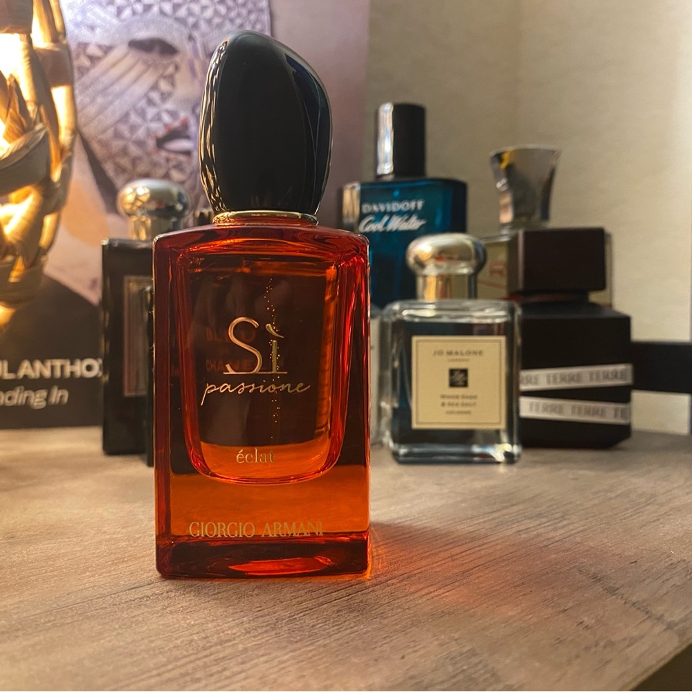 Giorgio Armani Si Unisex Cologne Fragrance